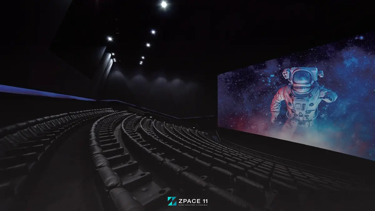 โรงภาพยนตร์ที่มีจอ LED ขนาดใหญ่แสดงภาพนักบินอวกาศ