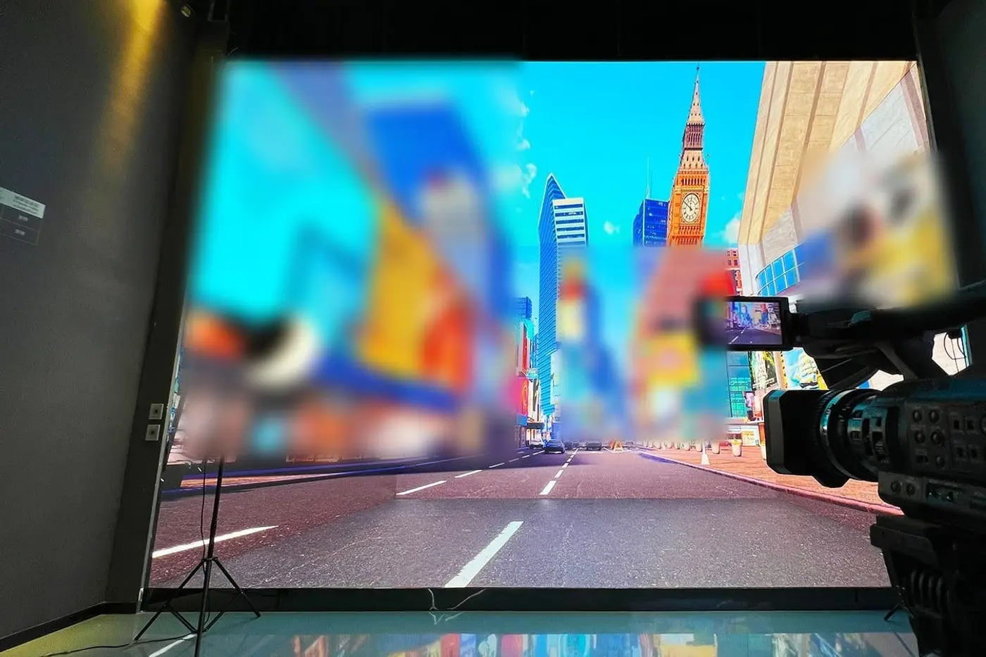 กล้องหน้าจอ LED ในสตูดิโอ แสดงภาพถนนในเมือง