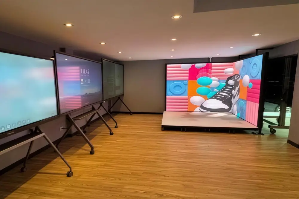 จอ Interactive และมุม Immersive LED ที่โชว์รูม